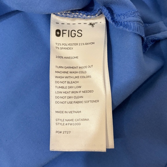 Figs Scrub Set - Catarina Top & Zamora Joggers - Picture 4 of 10